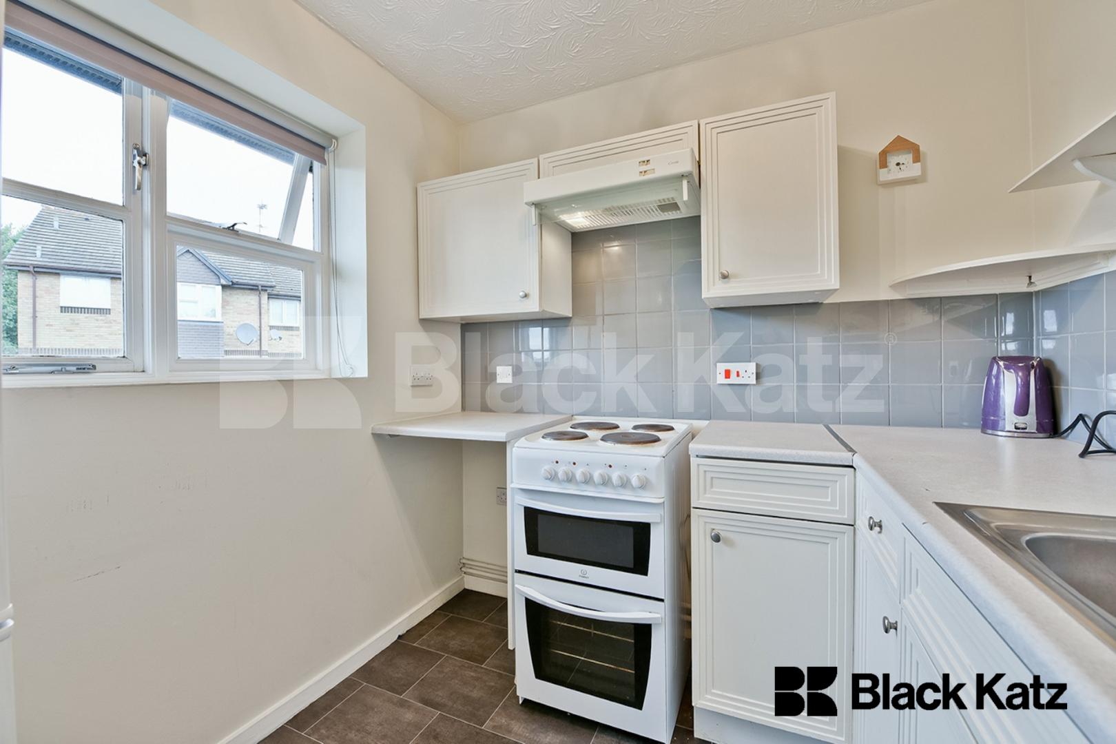  Bright & Airy With Neutral Decor Throughout Blake Court Stubbs Drive, Bermondsey
